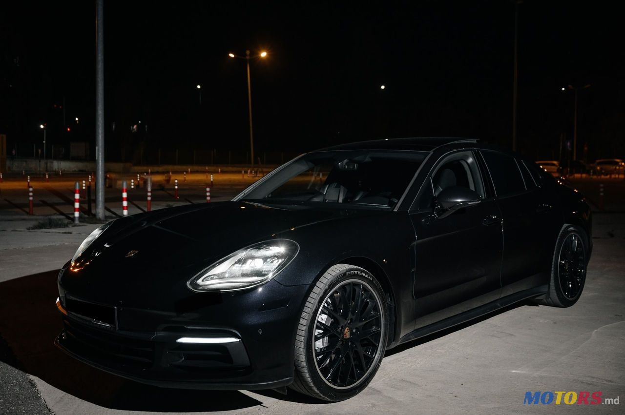 2019' Porsche Panamera photo #2