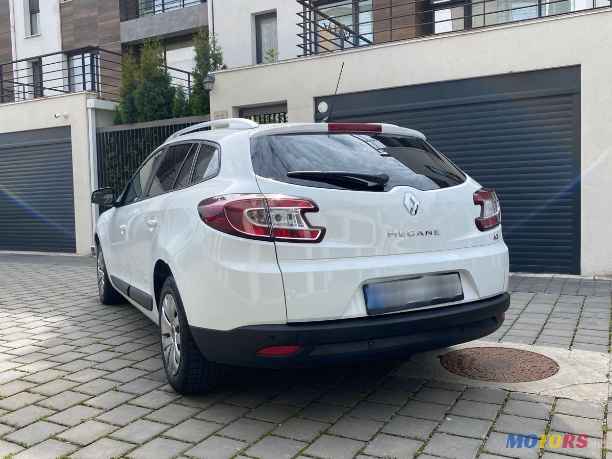 2011' Renault Megane photo #5