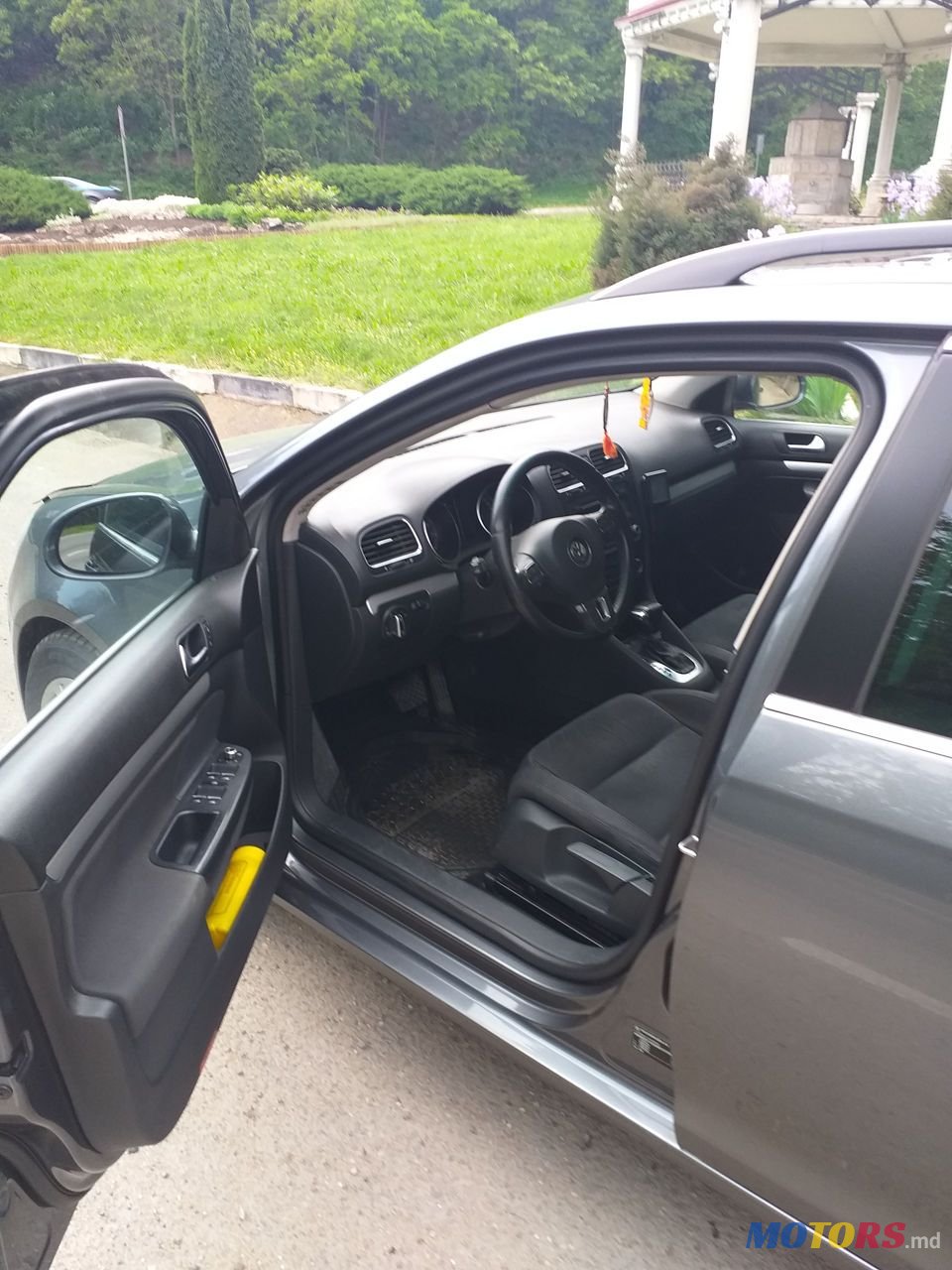 2010' Volkswagen Golf photo #5