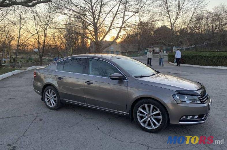 2011' Volkswagen Passat photo #1