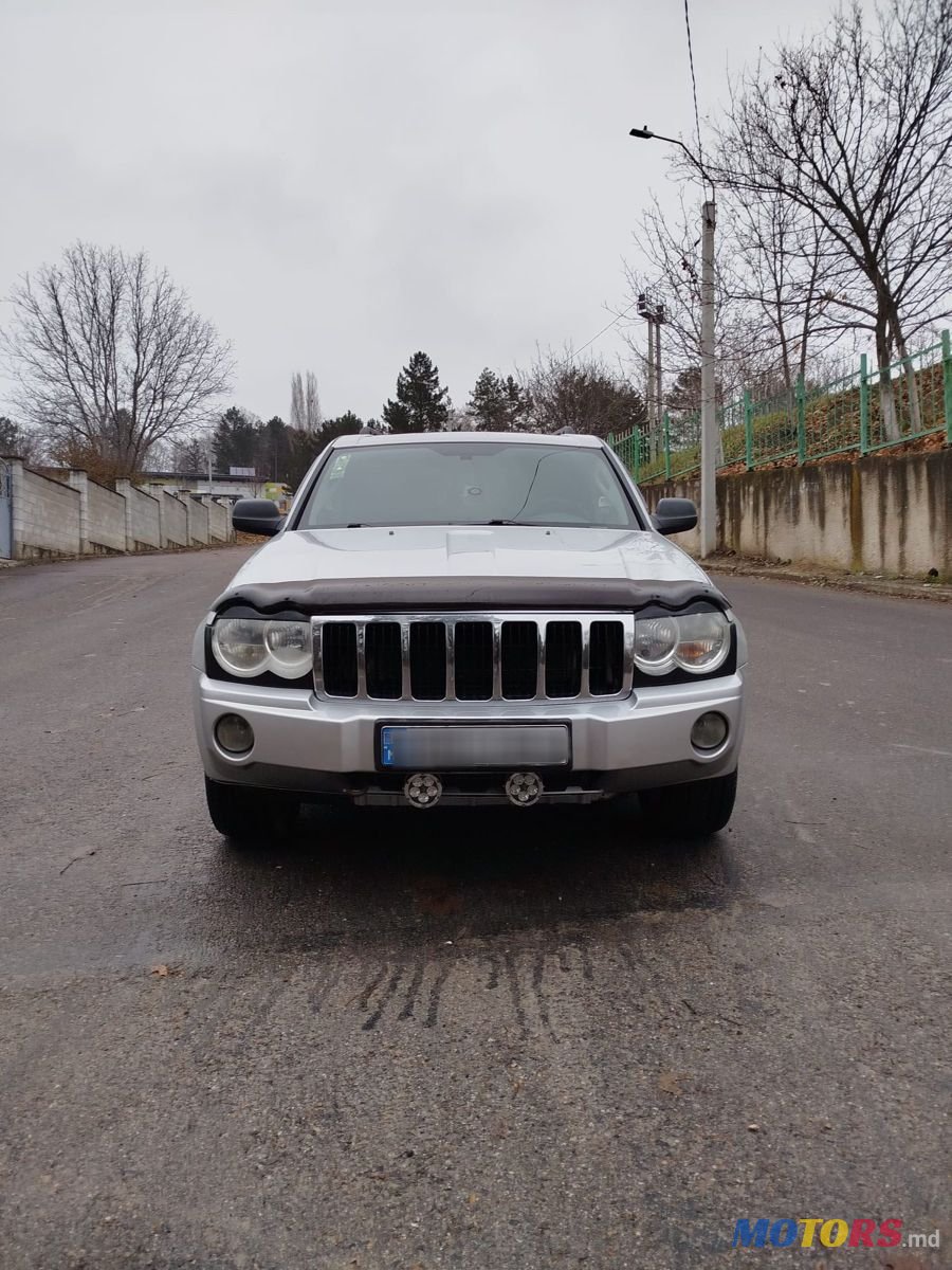 2005' Jeep Grand Cherokee photo #2