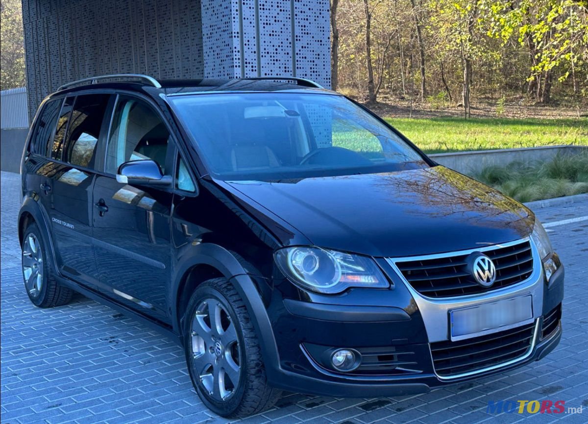 2008' Volkswagen Touran photo #2