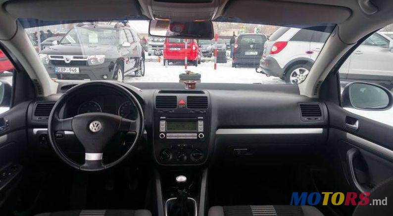 2008' Volkswagen Golf photo #2