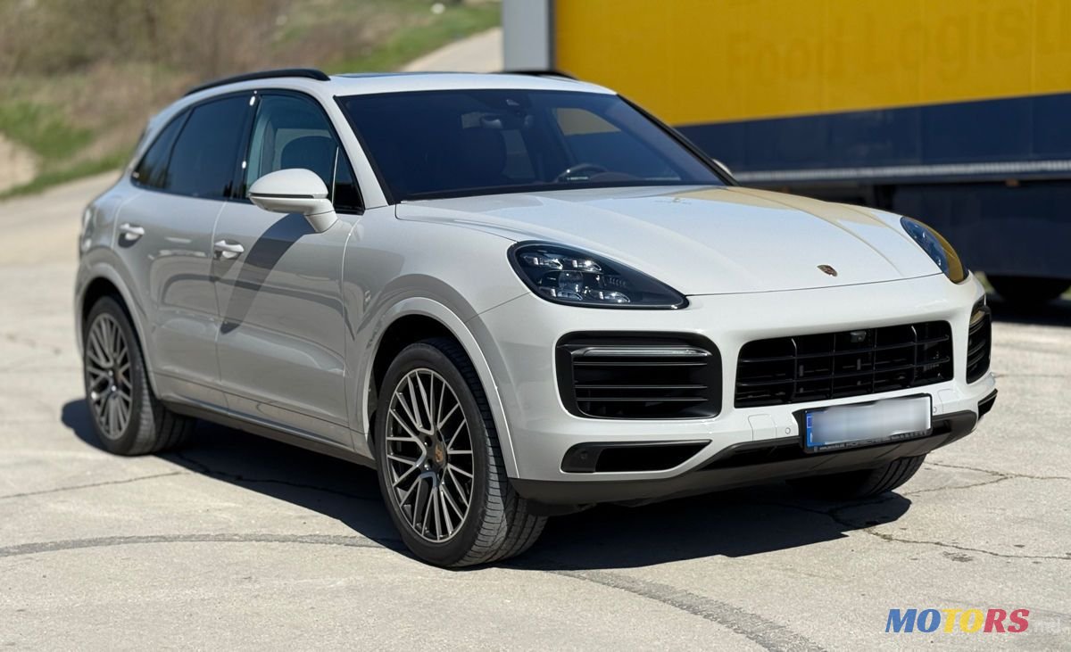 2022' Porsche Cayenne photo #2