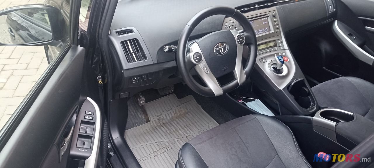 2013' Toyota Prius photo #6