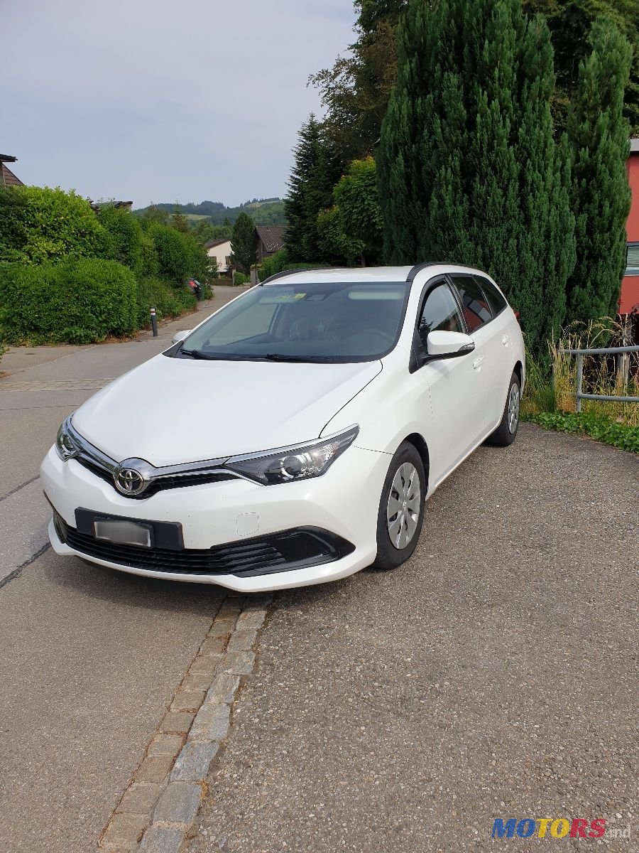 2017' Toyota Auris photo #3