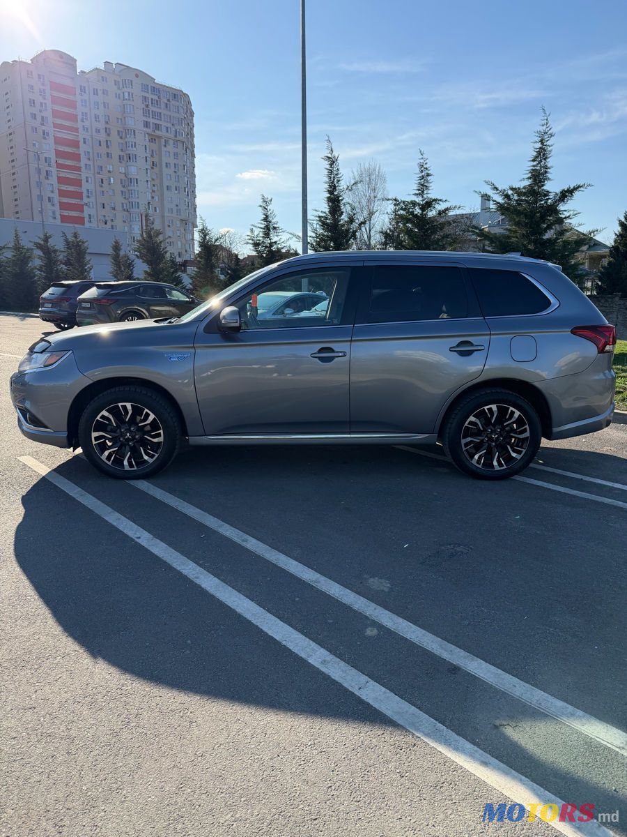 2018' Mitsubishi Outlander photo #6