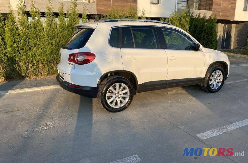 2009' Volkswagen Tiguan photo #1