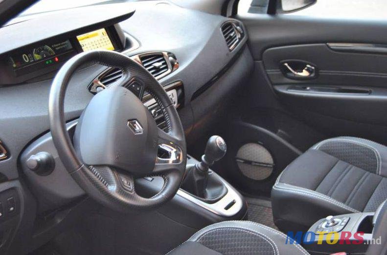 2014' Renault Grand Scenic photo #2