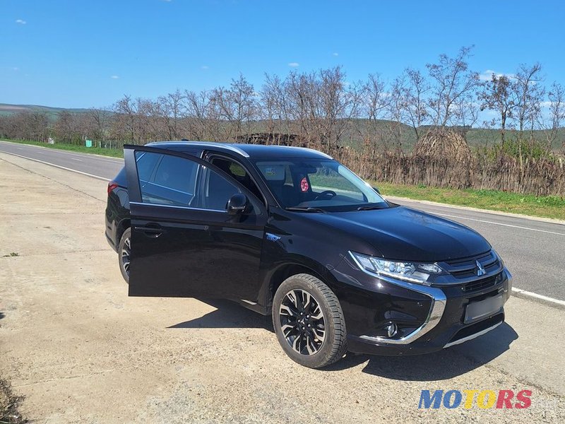 2015' Mitsubishi Outlander photo #1