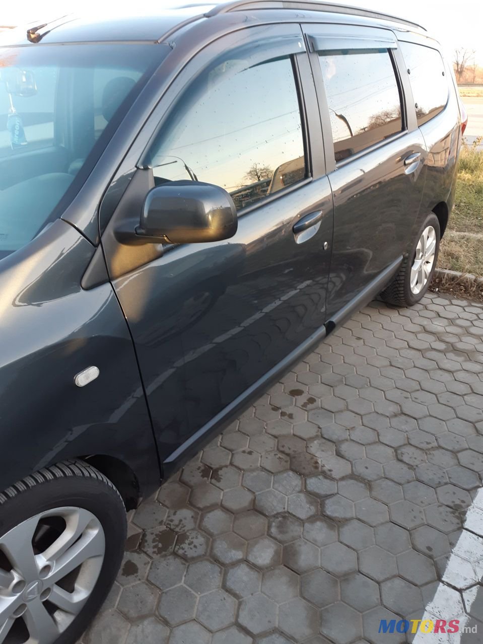 2012' Dacia Lodgy photo #6