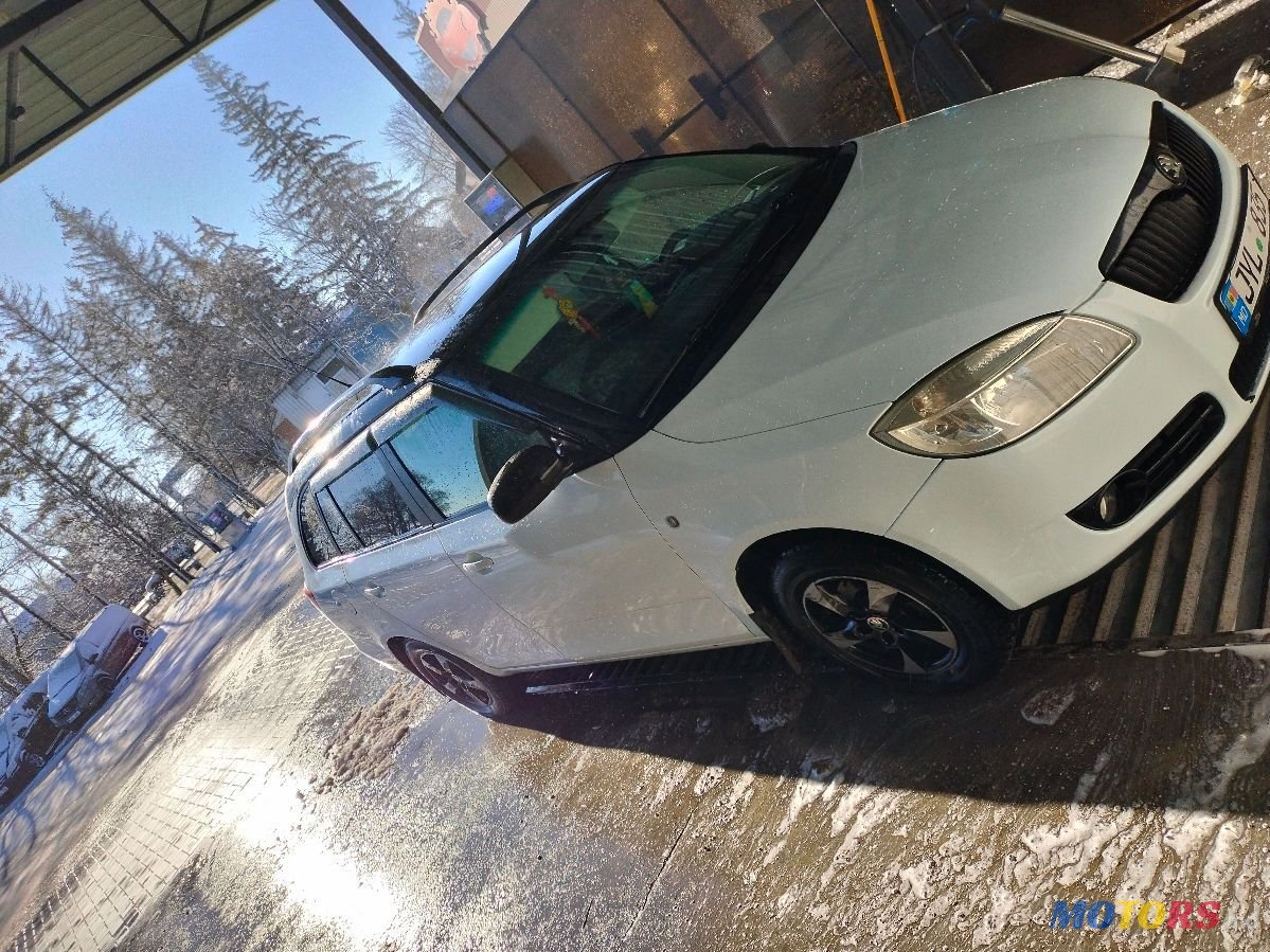 2008' Skoda Fabia photo #2