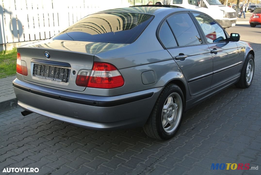 2004' BMW 1 Series 3 Door photo #3