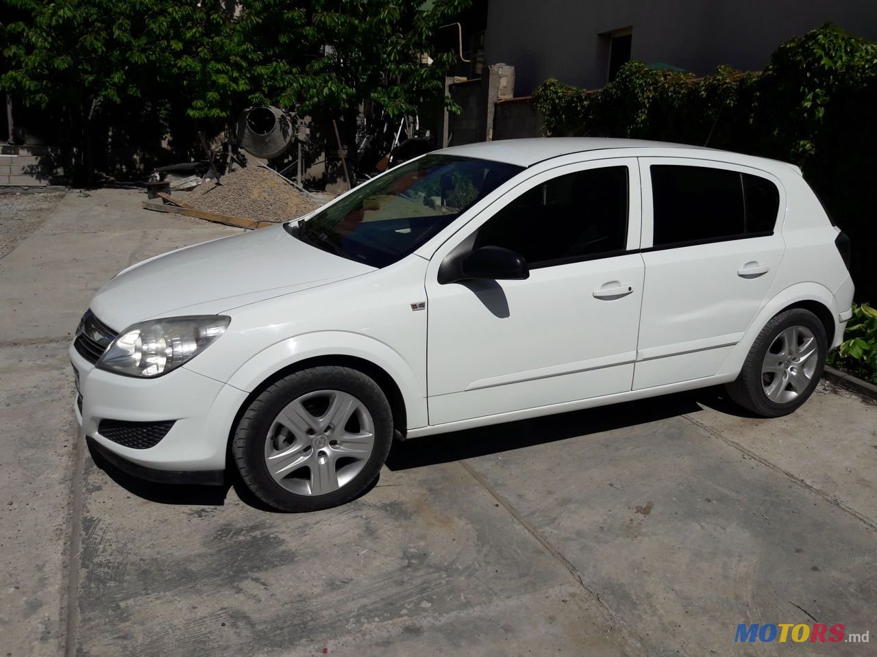 2008' Opel Astra photo #3
