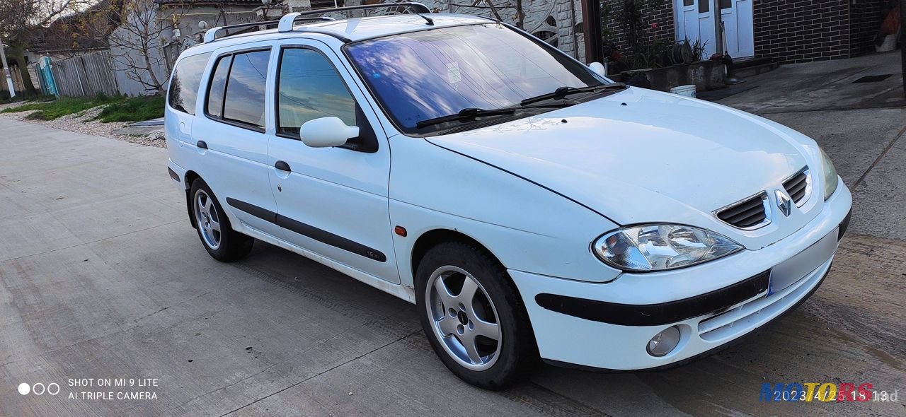 2001' Renault Megane photo #1