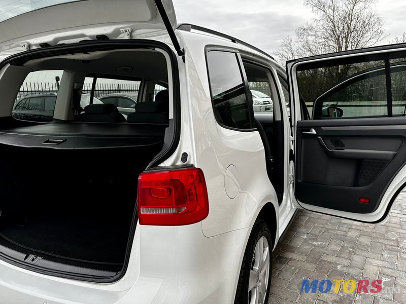 2014' Volkswagen Touran photo #4