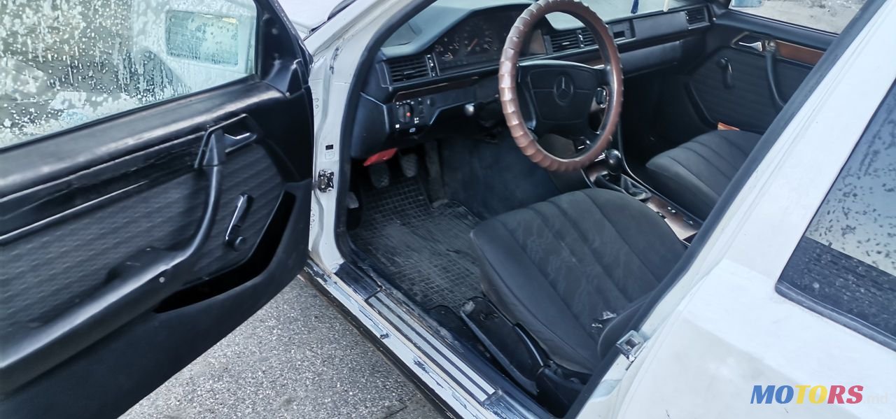 1988' Mercedes-Benz W124 photo #1