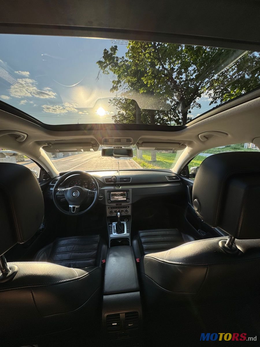 2012' Volkswagen Passat photo #5