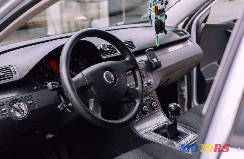 2006' Volkswagen Passat photo #2