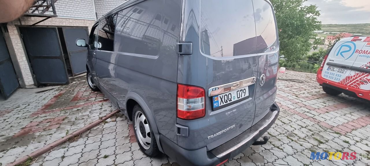 2014' Volkswagen Transporter photo #5