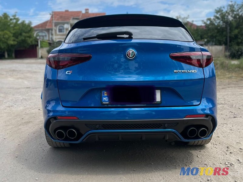 2018' Alfa Romeo Stelvio photo #4