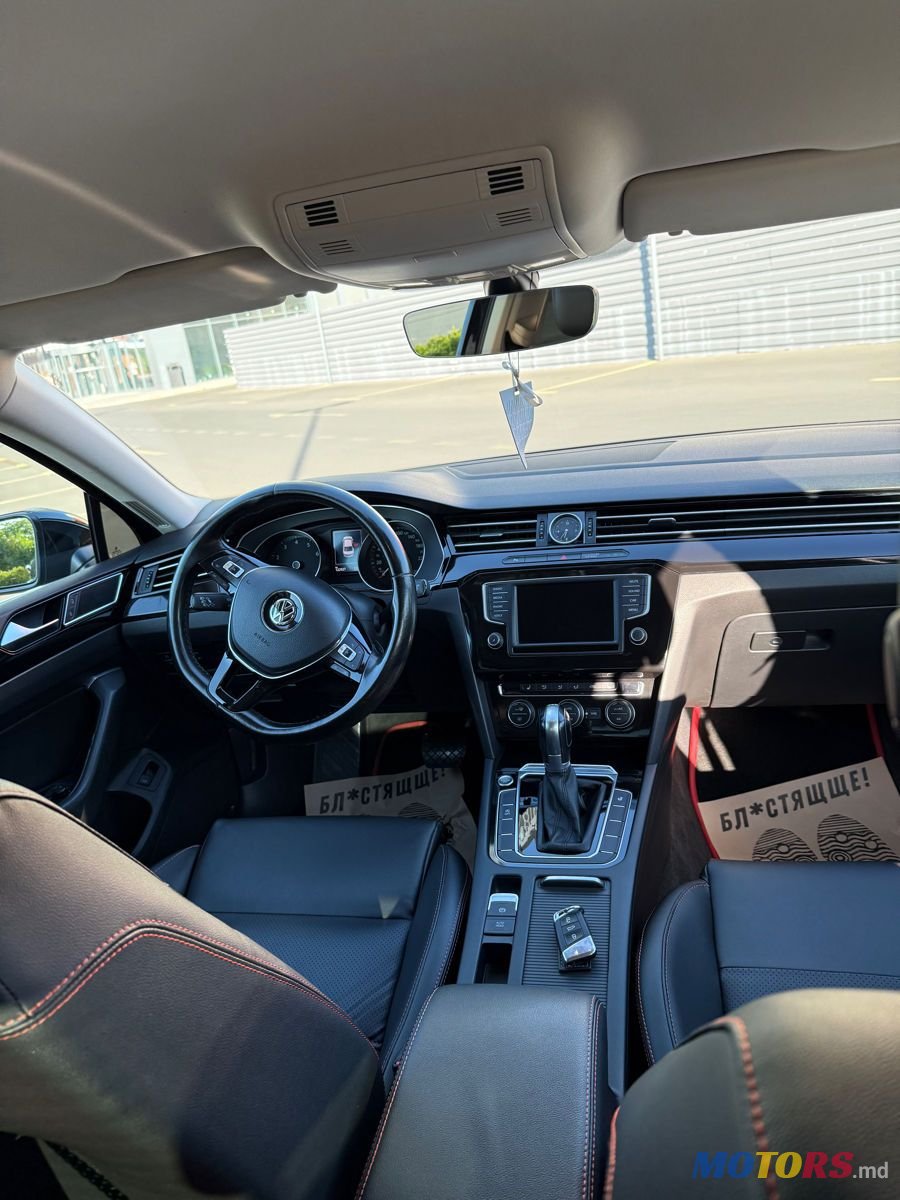 2017' Volkswagen Passat photo #5