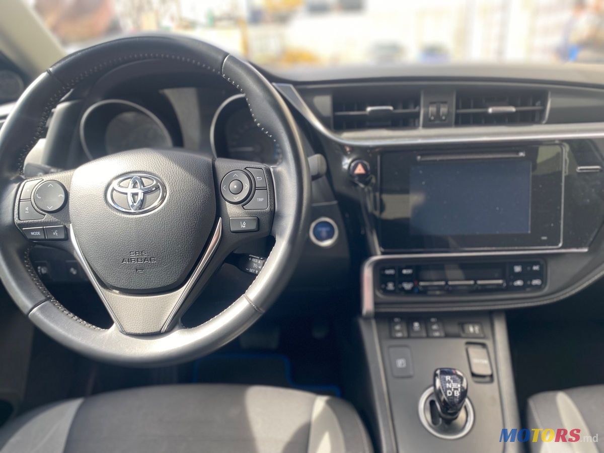 2016' Toyota Auris photo #5