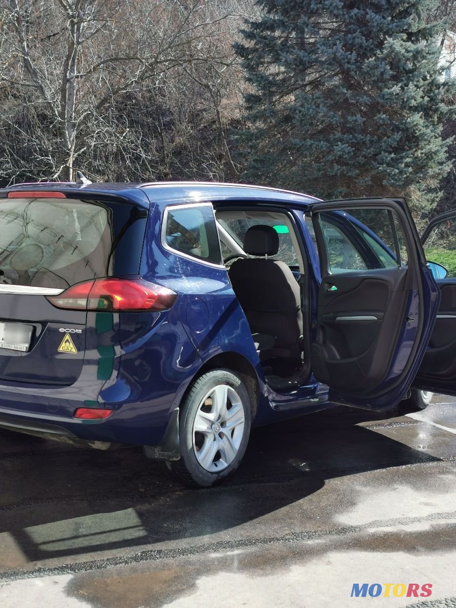2013' Opel Zafira photo #6