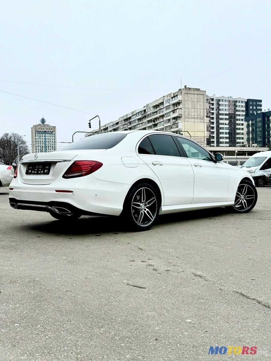 2016' Mercedes-Benz E-Class photo #3