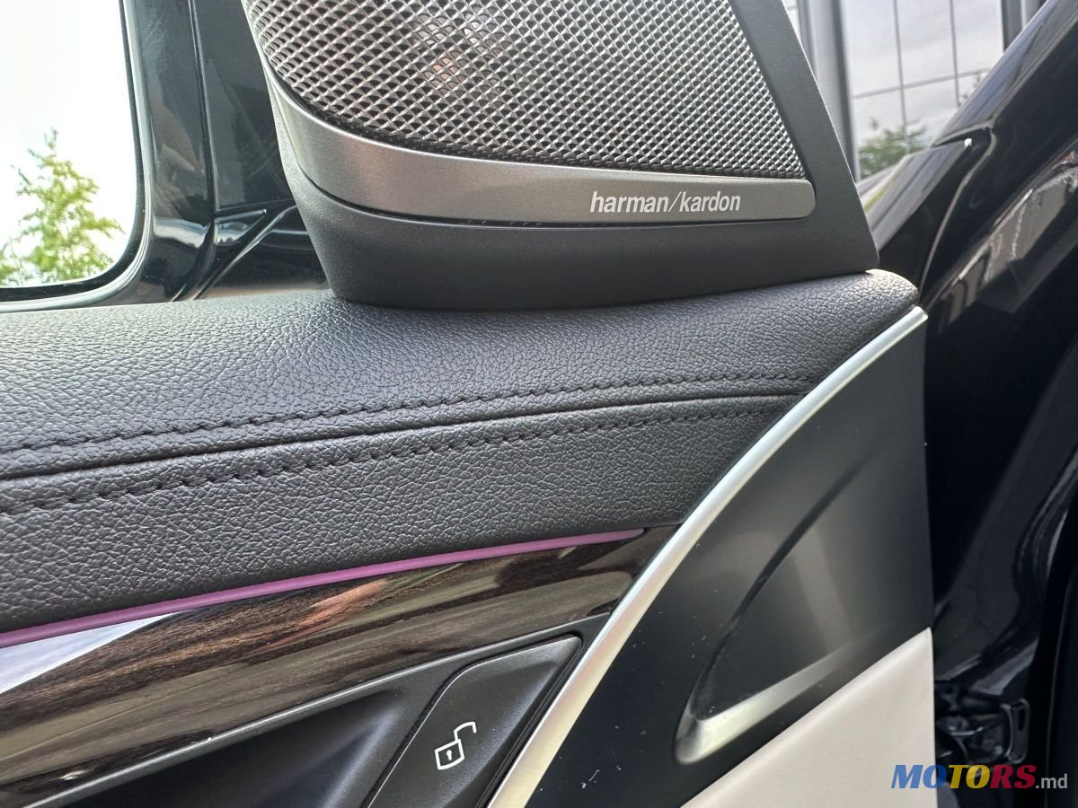 2017' BMW 5 Series photo #5