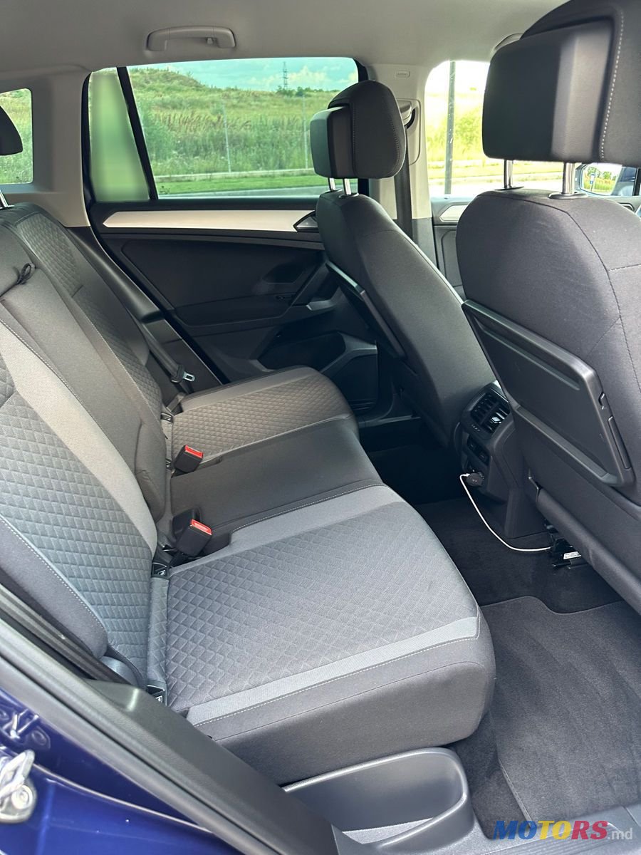 2019' Volkswagen Tiguan photo #4