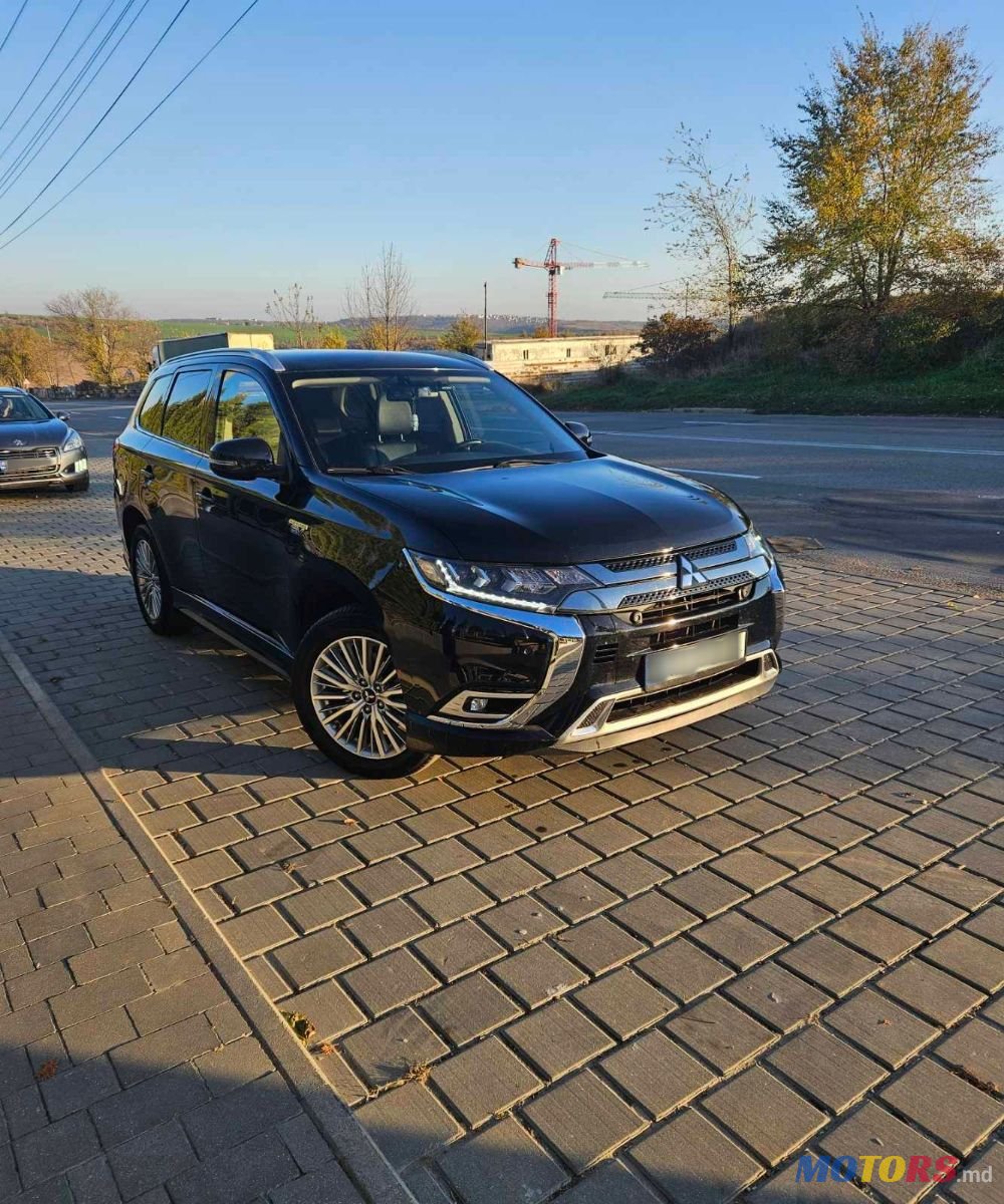 2019' Mitsubishi Outlander photo #1