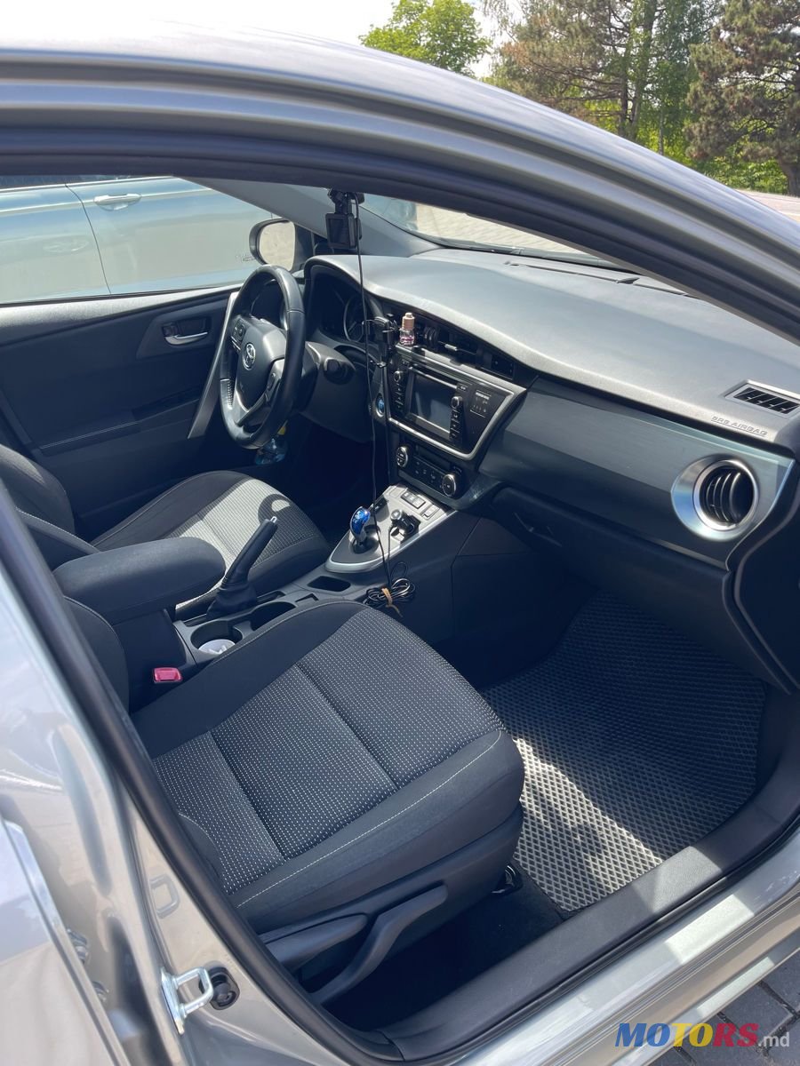 2013' Toyota Auris photo #5