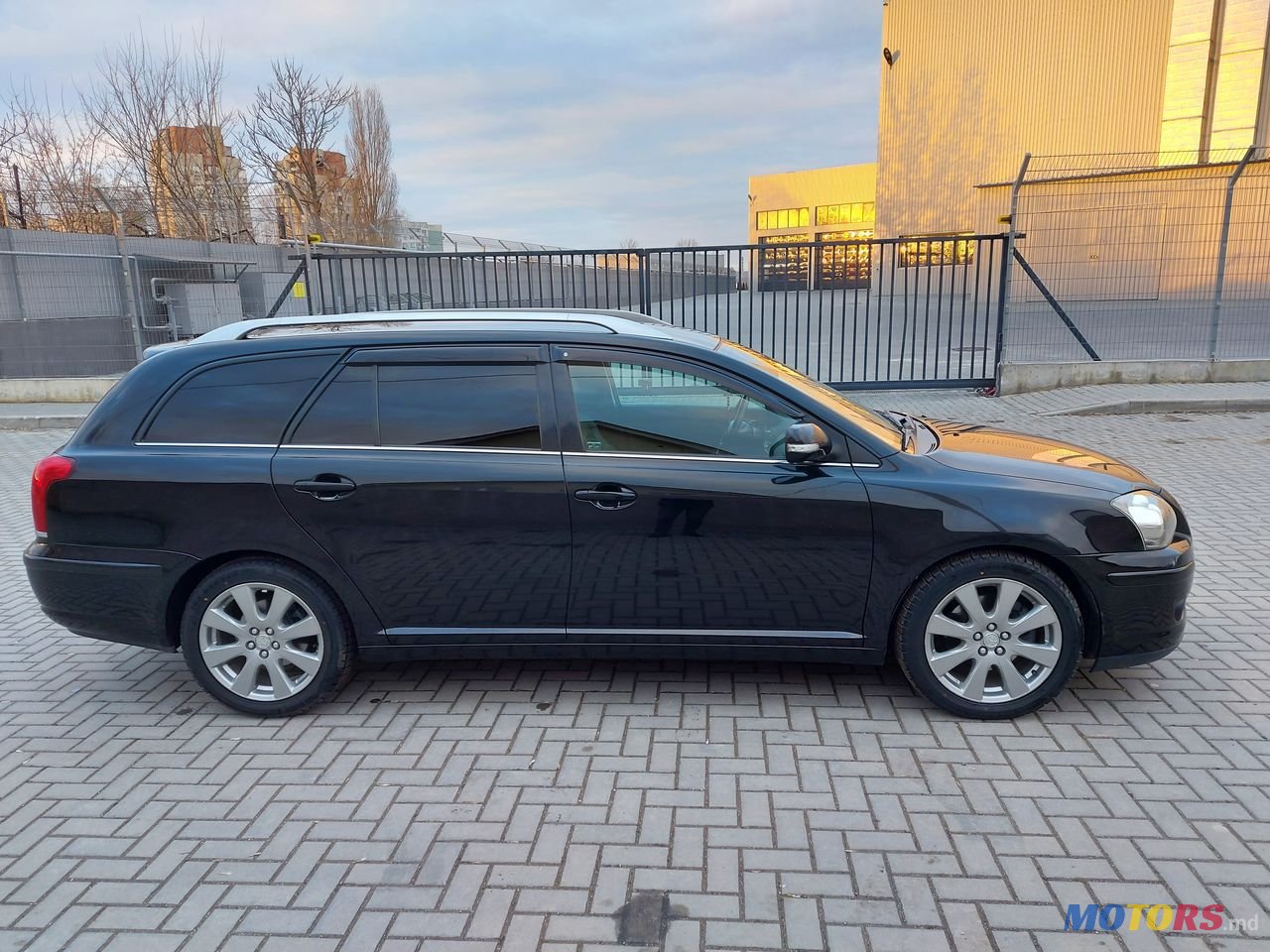 2009' Toyota Avensis photo #4