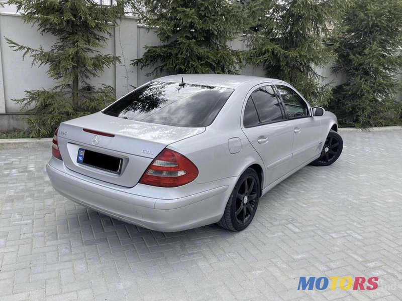 2005' Mercedes-Benz E Класс photo #2