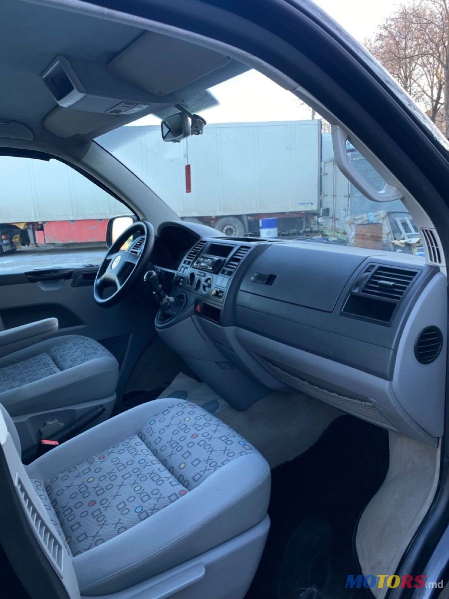 2007' Volkswagen Transporter photo #6