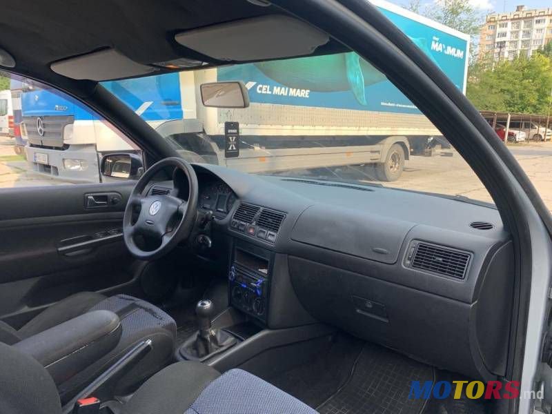 2001' Volkswagen Golf photo #6