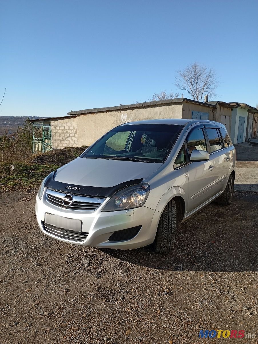 2012' Opel Zafira photo #1