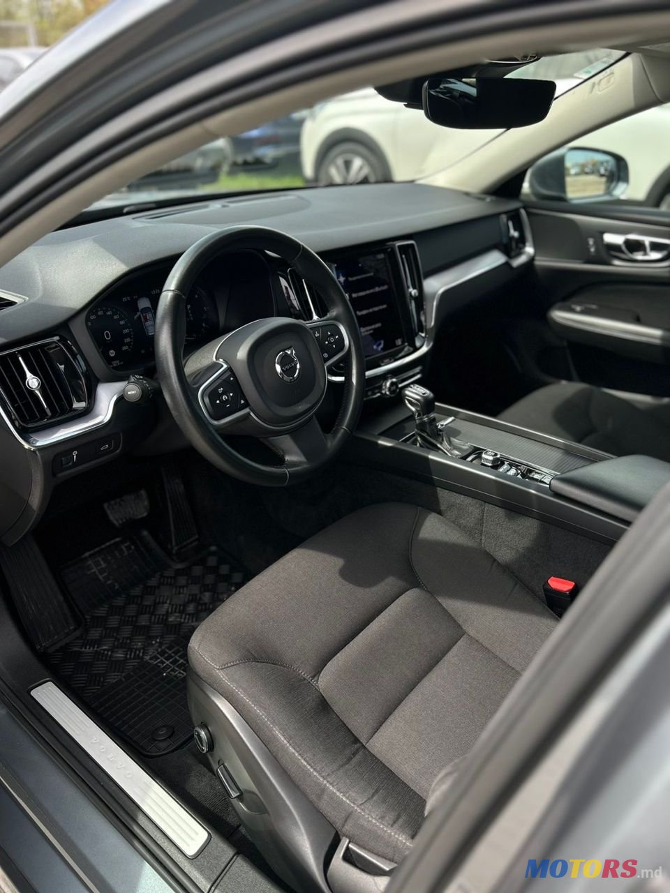 2020' Volvo V60 photo #6
