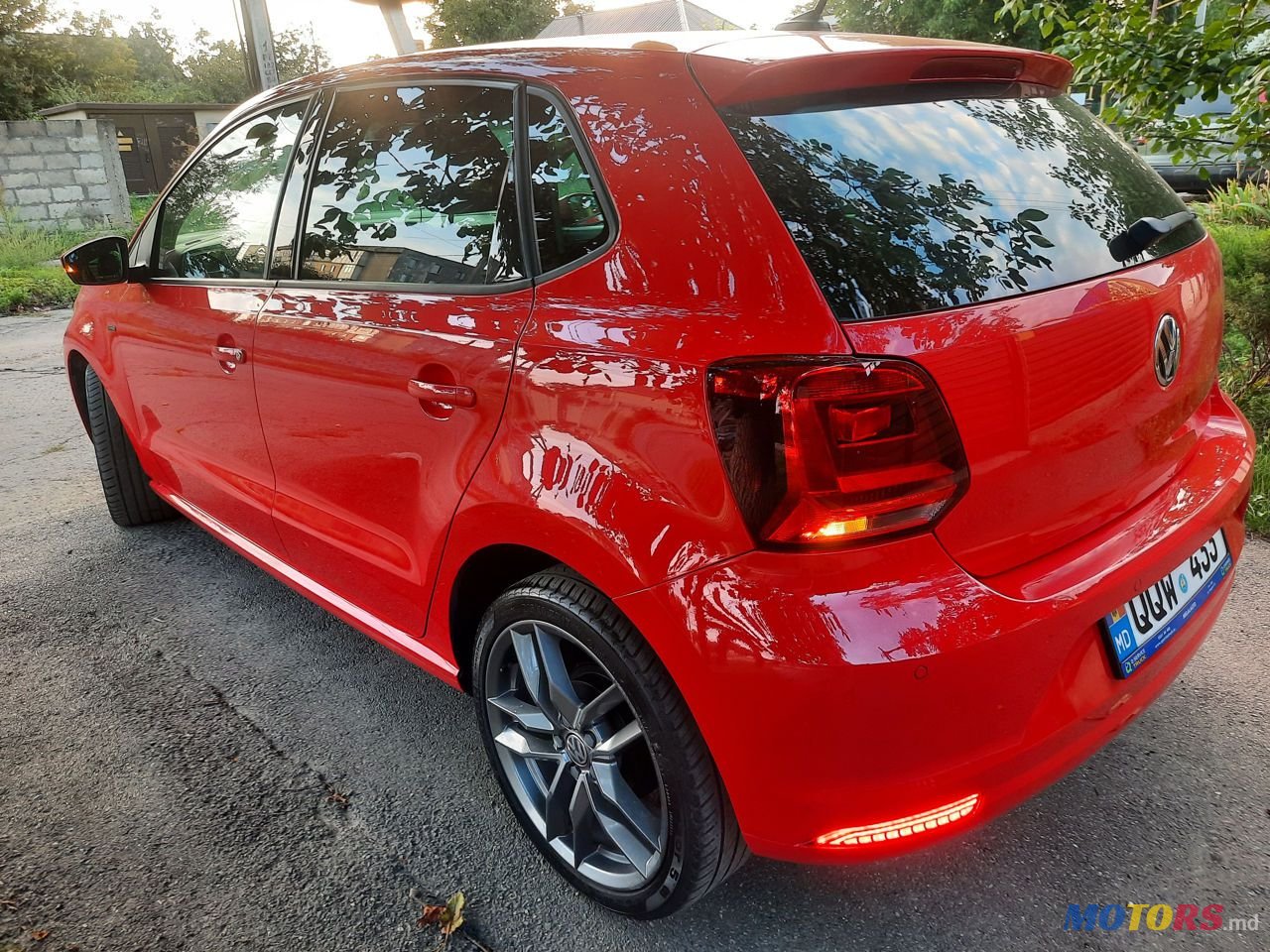 2015' Volkswagen Polo photo #5