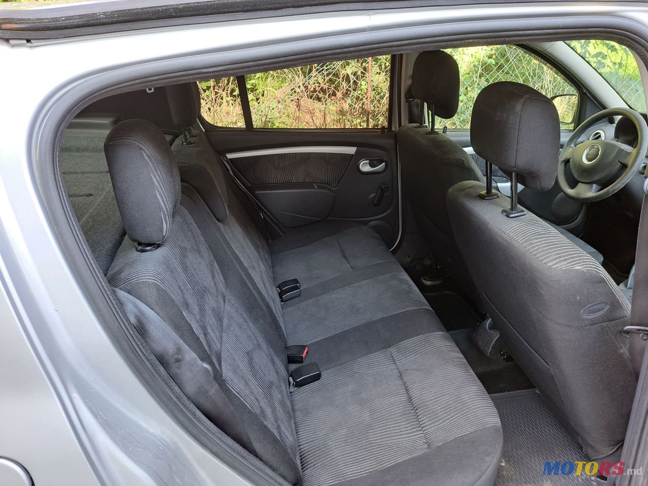 2009' Dacia Sandero photo #2