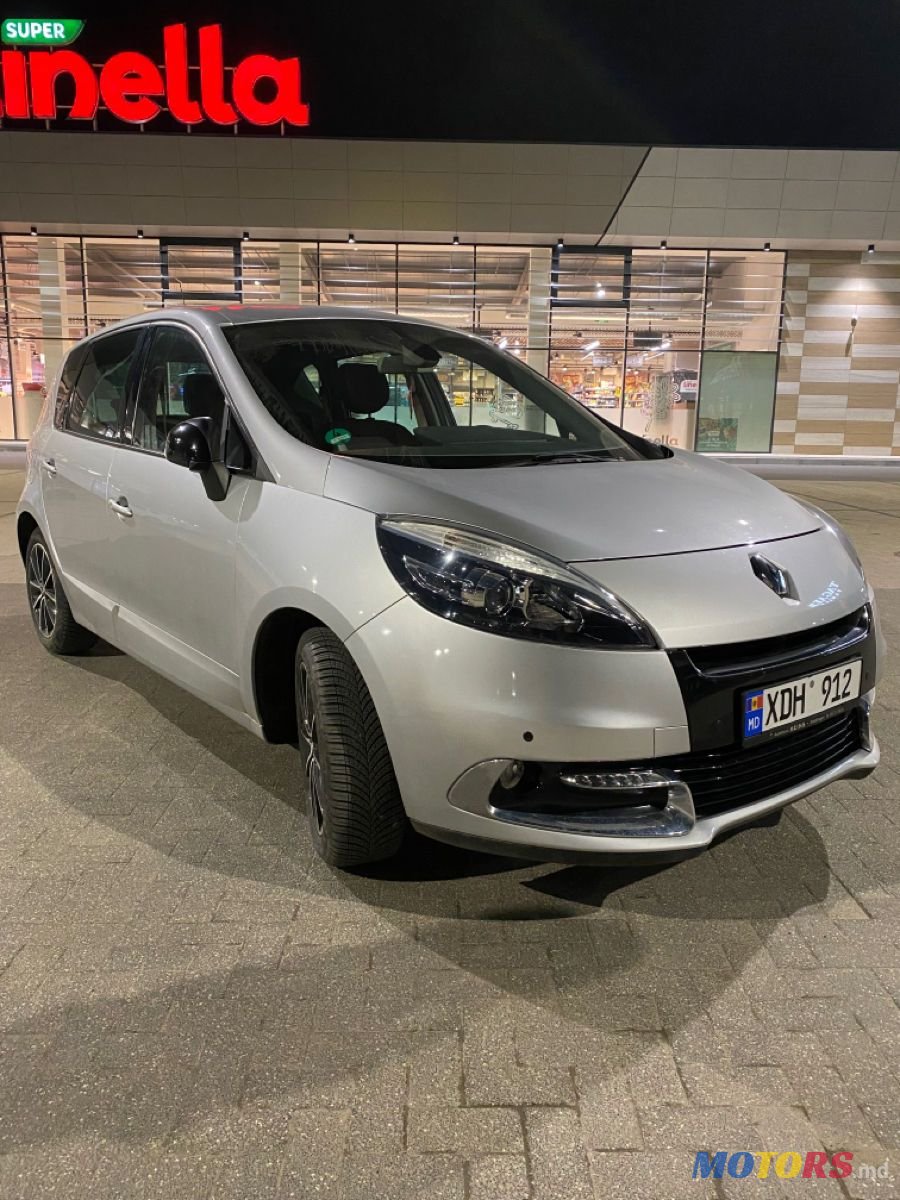 2013' Renault Scenic photo #1