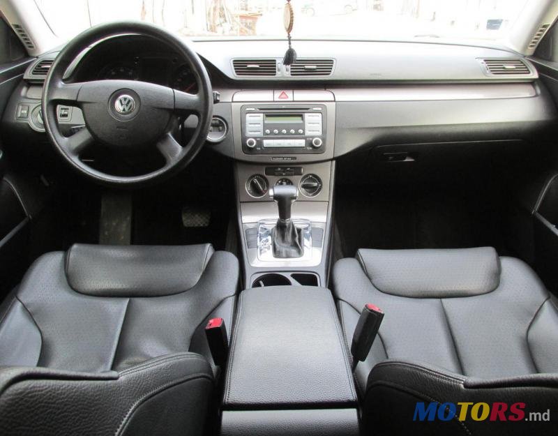 2007' Volkswagen Passat photo #3