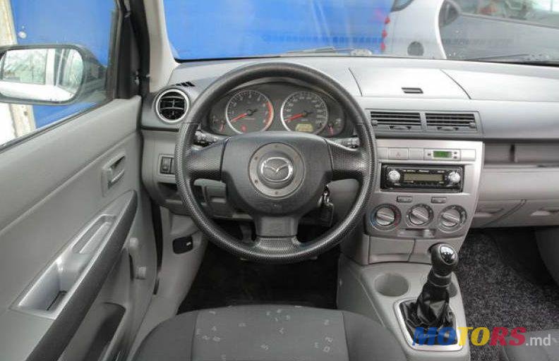 2004' Mazda 2 photo #2