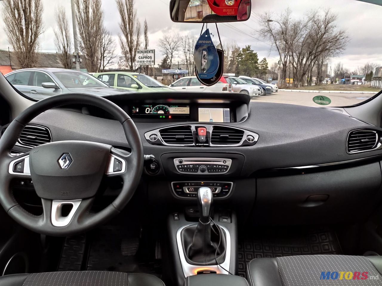 2011' Renault Scenic photo #5