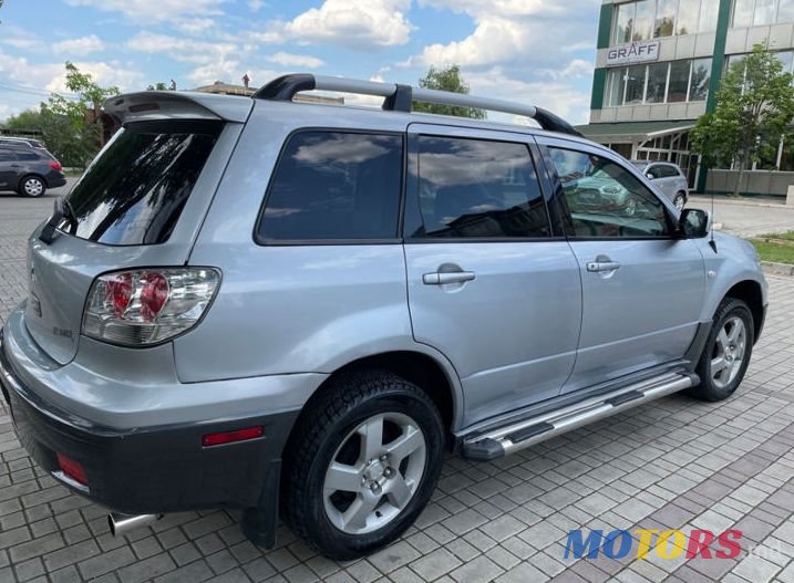 2004' Mitsubishi Outlander photo #2