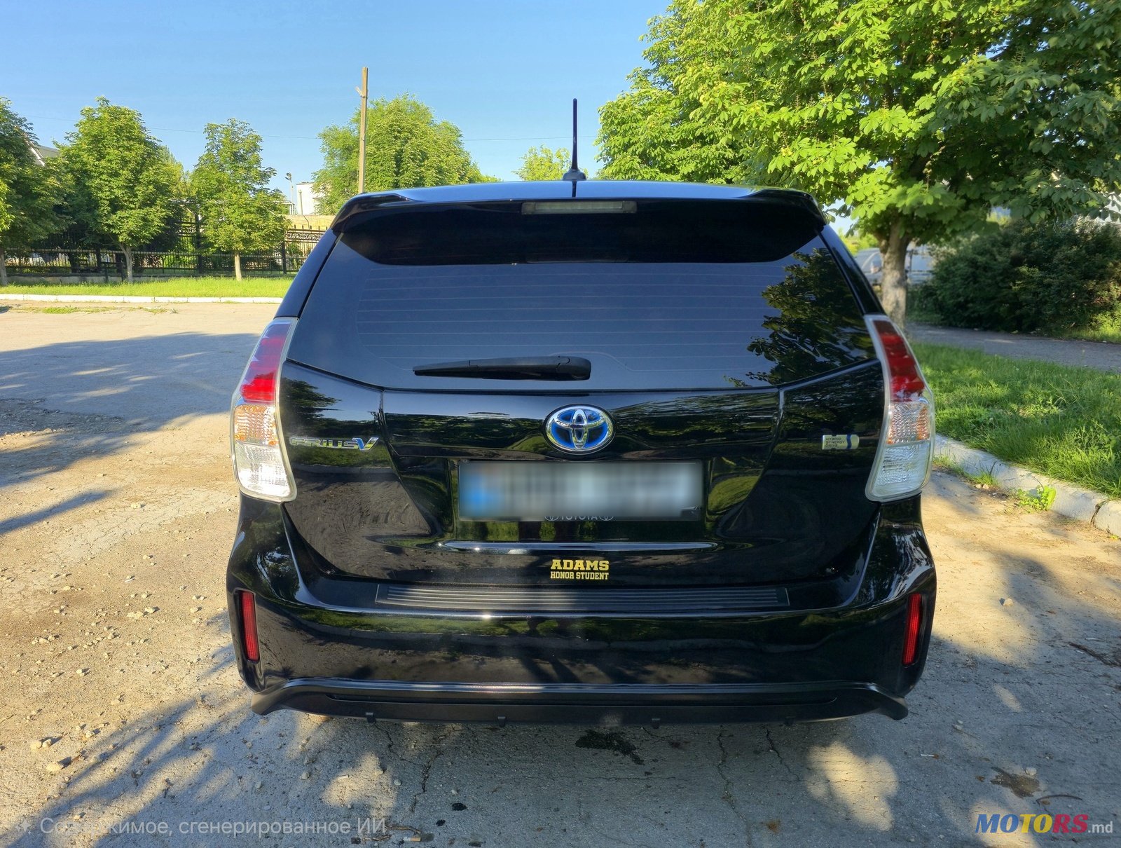 2017' Toyota Prius v photo #5