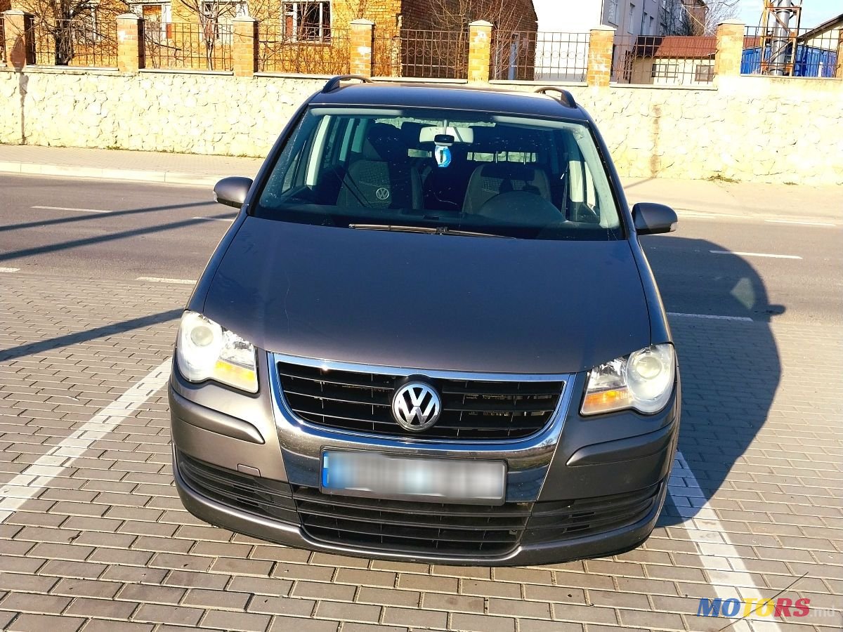 2007' Volkswagen Touran photo #1