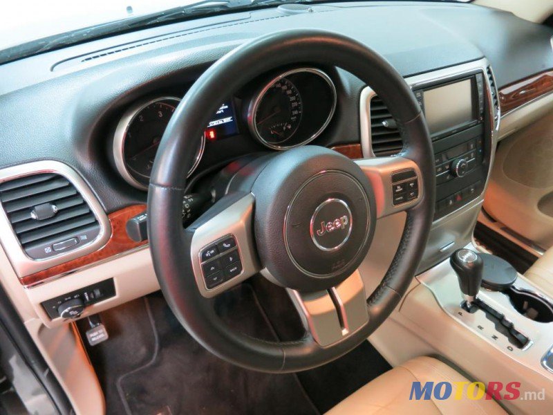 2012' Jeep Grand Cherokee photo #3