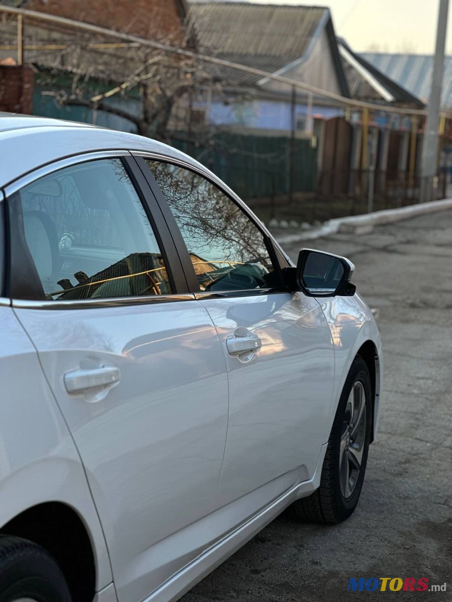 2019' Honda Insight photo #3